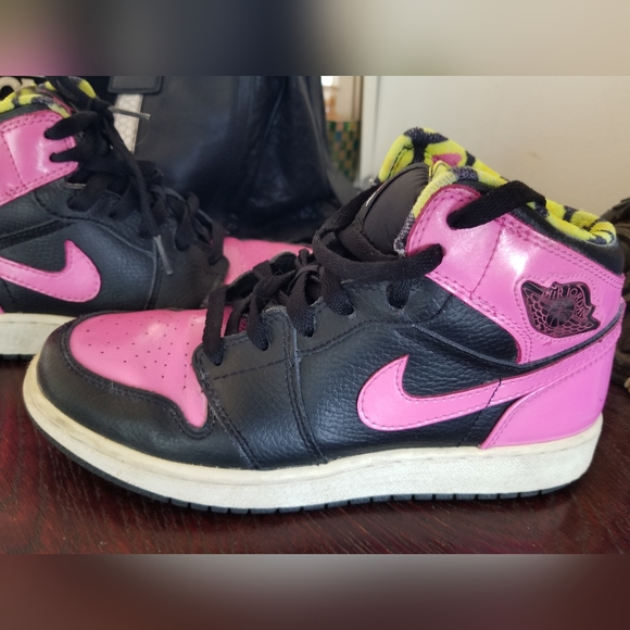 retro jordans pink and black